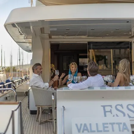 Essoess Boat - Five Star - Exclusive Use Botel