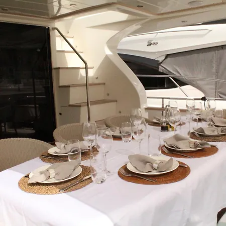 Botel Essoess Boat - Five Star - Exclusive Use