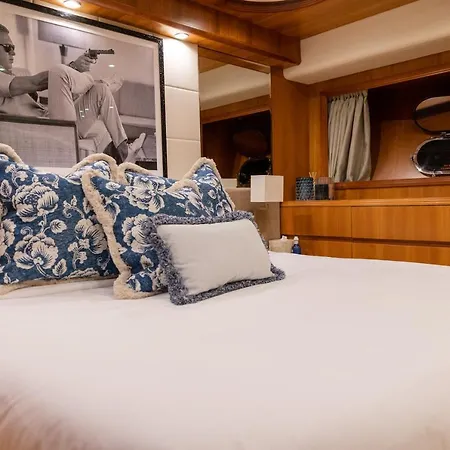 Essoess Boat - Five Star - Exclusive Use Botel