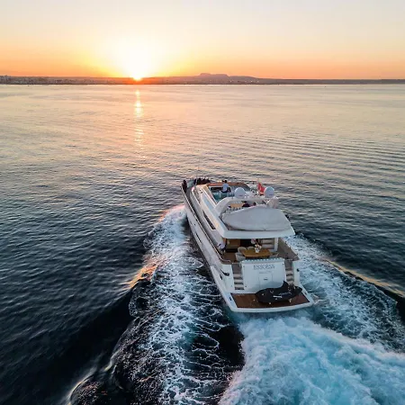 Botel Essoess Boat - Five Star - Exclusive Use