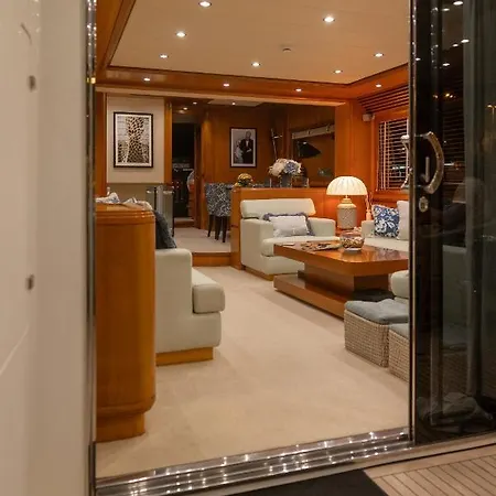 Botel Essoess Boat - Five Star - Exclusive Use