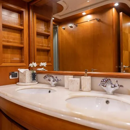 Botel Essoess Boat - Five Star - Exclusive Use Palma de Mallorca