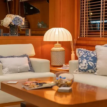 Essoess Boat - Five Star - Exclusive Use Botel