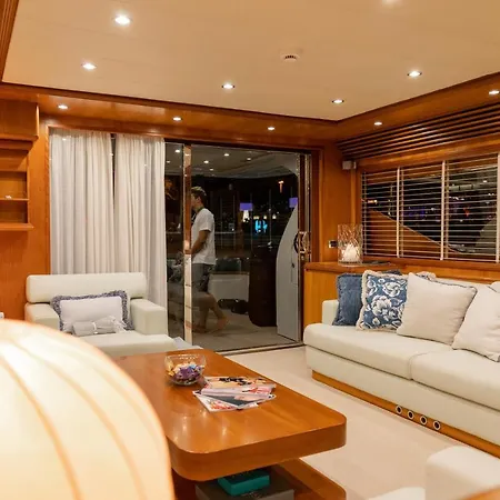 Essoess Boat - Five Star - Exclusive Use *